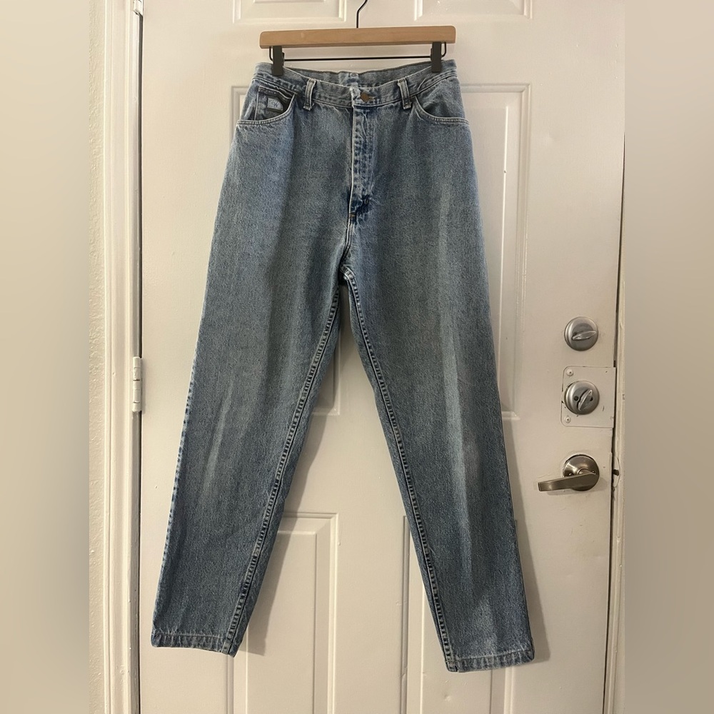 Vintage 90s Y2K Wrangler blue Jeans for Women high rise 5 pockets straight leg.